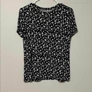 Nine West Black and White super spun soft  fabric T shirt. Leopard Print. small.